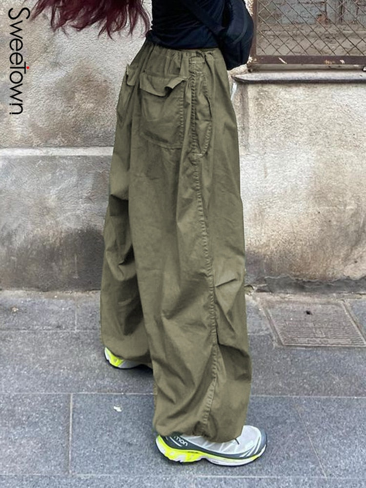 Women's Loose Fitting Low Waisted Drawstring Cargo Pants