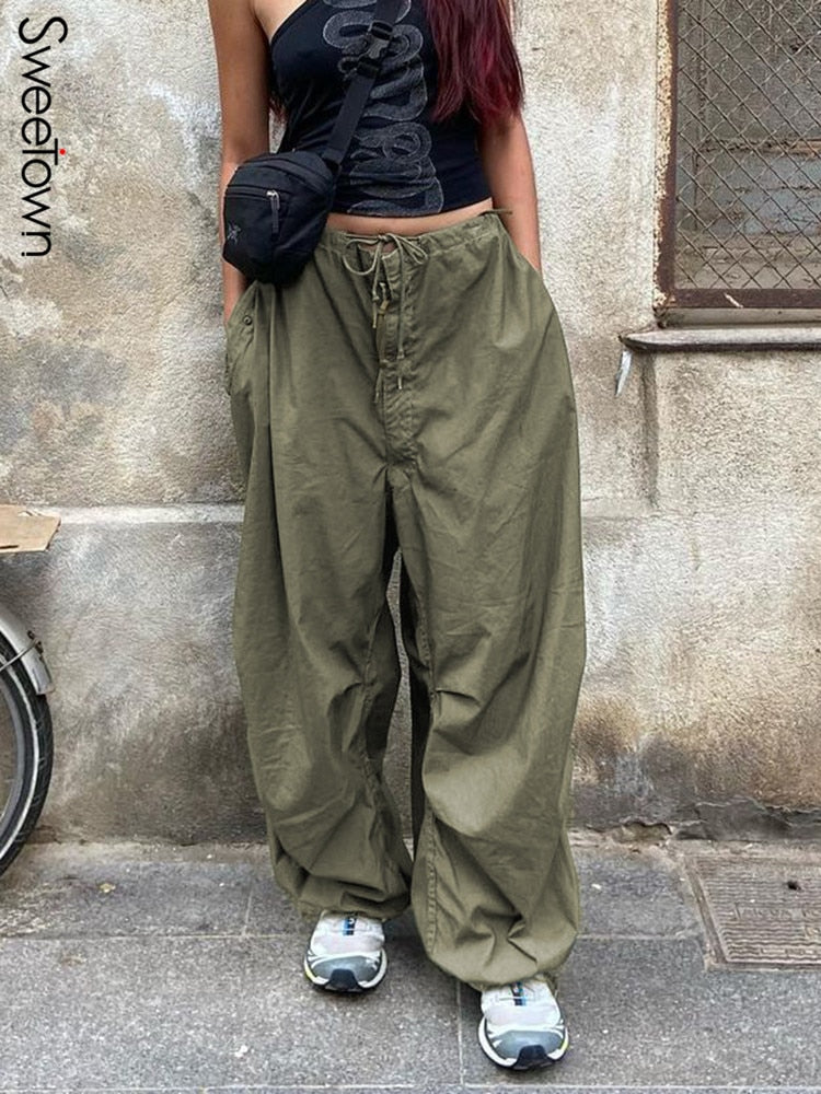 Women's Loose Fitting Low Waisted Drawstring Cargo Pants